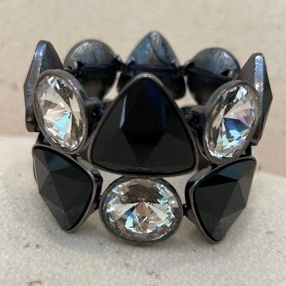 Cache Stretch Rhinestone and black gem bracelet. - Picture 1 of 4